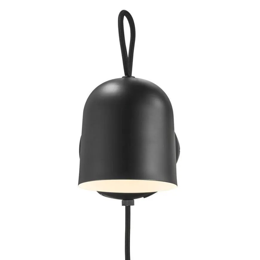 Angle vegglampe med USB - Svart