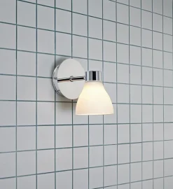 Cassis vegglampe IP44 - Krom/opalhvit - Krom / Opal