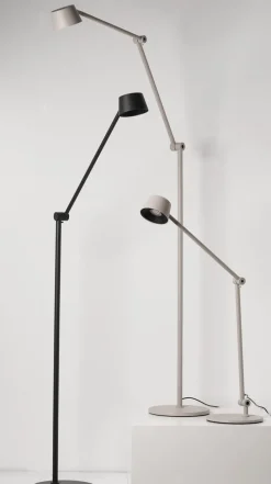 Direction F1 gulvlampe 2700 kelvin - Dimbar