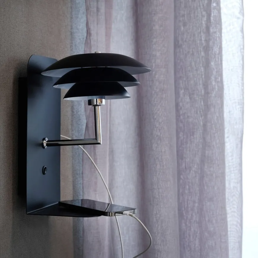 DL20 vegglampe m/USB - Svart