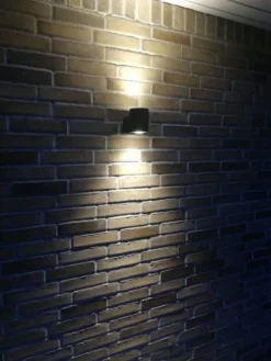 Dolio W90 vegglampe utendørs opp/ned 2x4,2W 3000K IP65 Dimbar - Svart