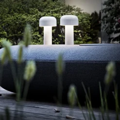 Flos Bellhop oppladbar bordlampe