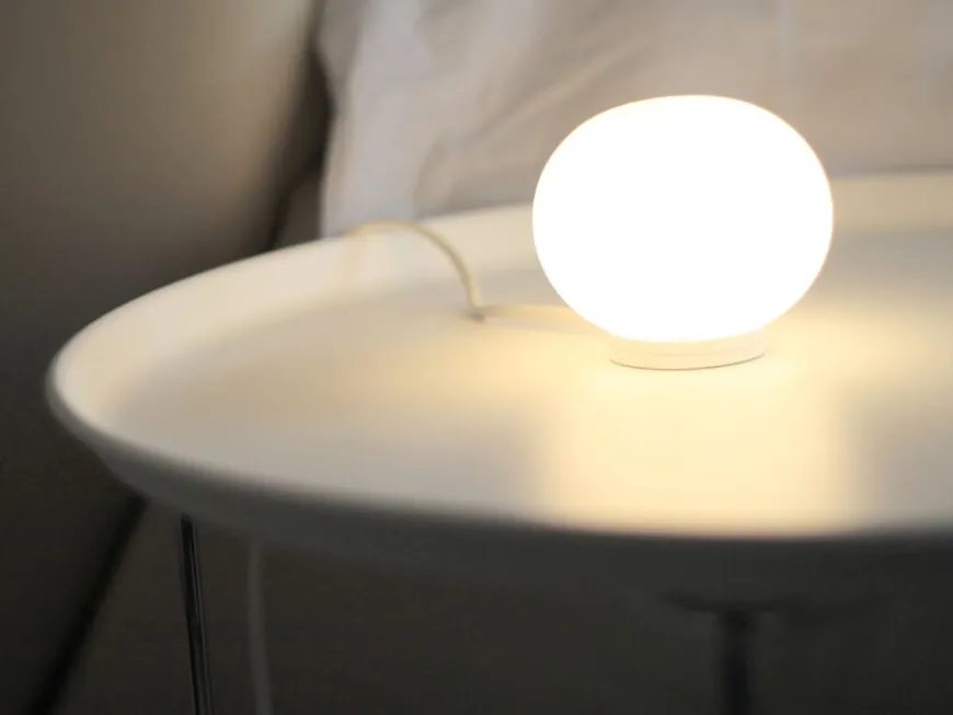 Flos Mini Glo-Ball bordlampe 11cm med Av/På-bryter