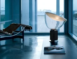 Flos Taccia bordlampe LED - PMMA