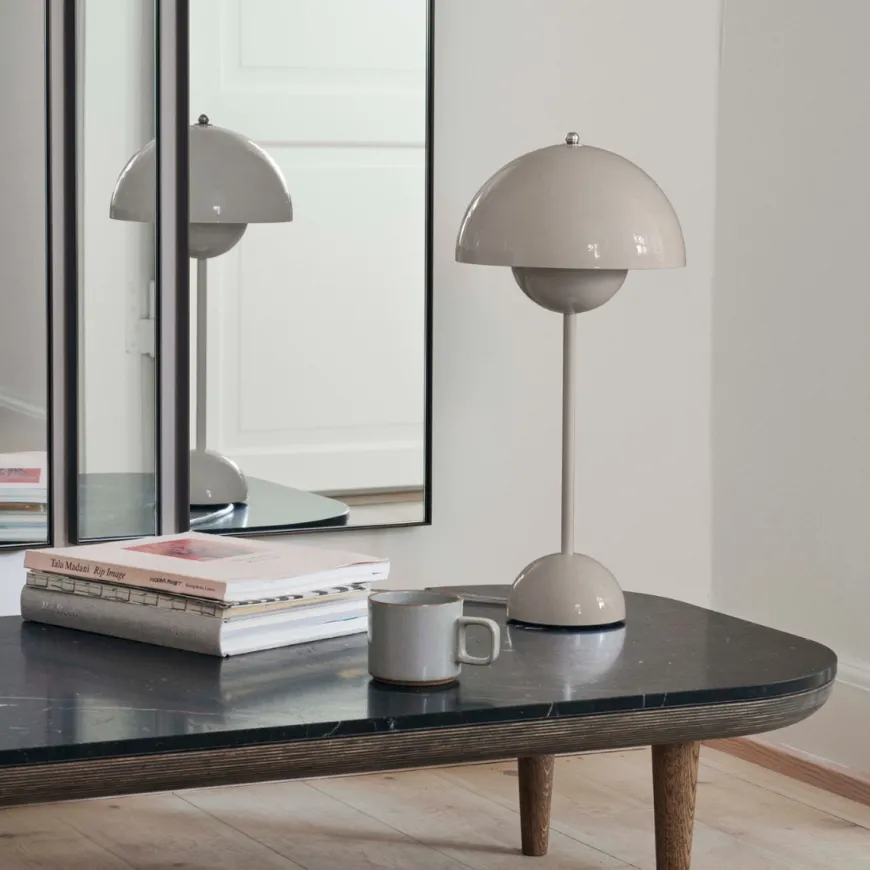 Flowerpot VP3 bordlampe