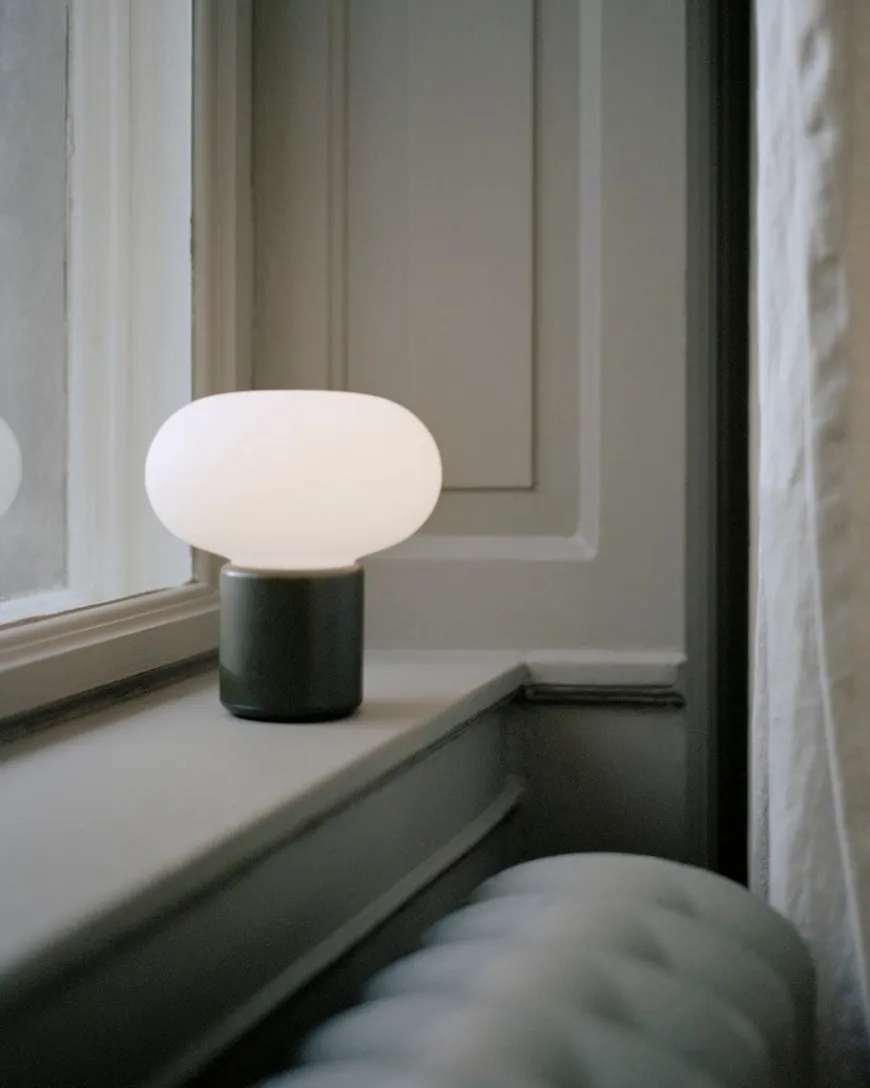 Karl-Johan bærbar bordlampe - Svart
