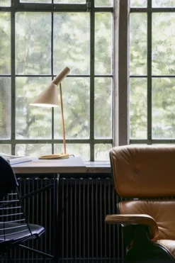 Louis Poulsen AJ bordlampe