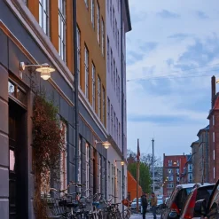 Louis Poulsen Albertslund utendørs vegglampe kort