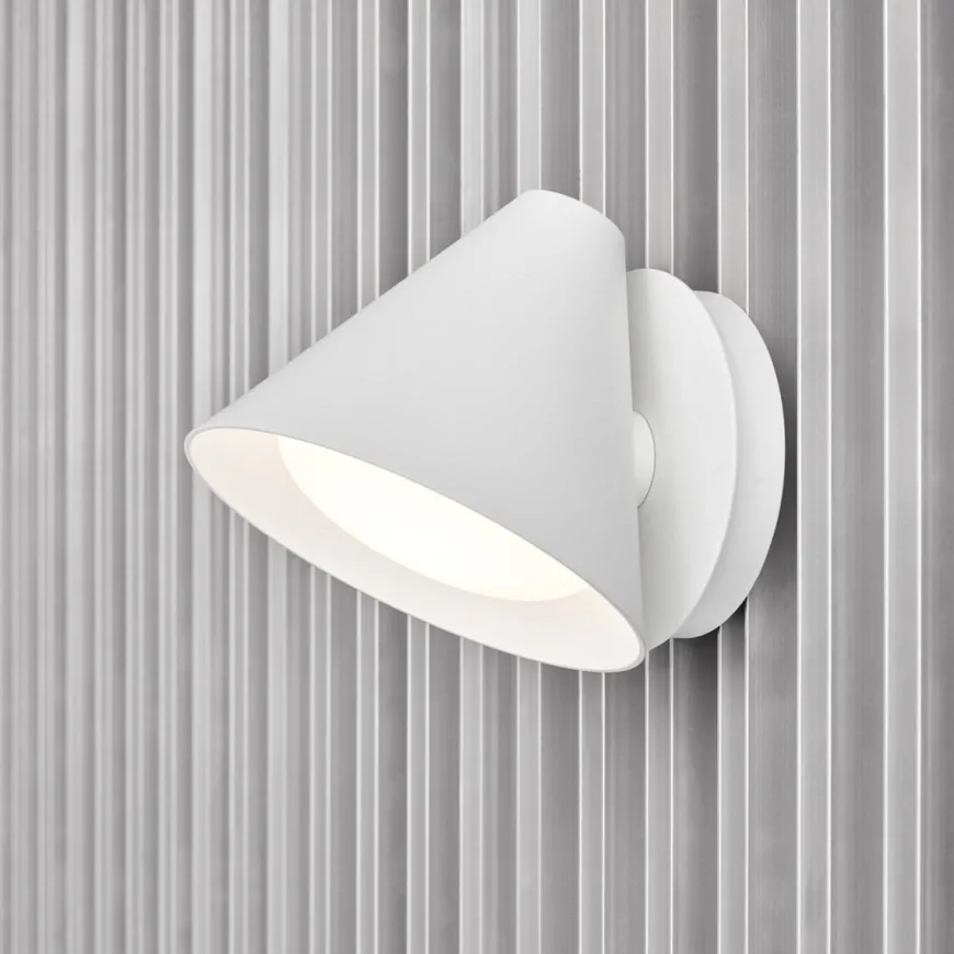 Louis Poulsen Keglen vegglampe