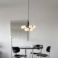 Nuura Apiales 9 satin svart/opal