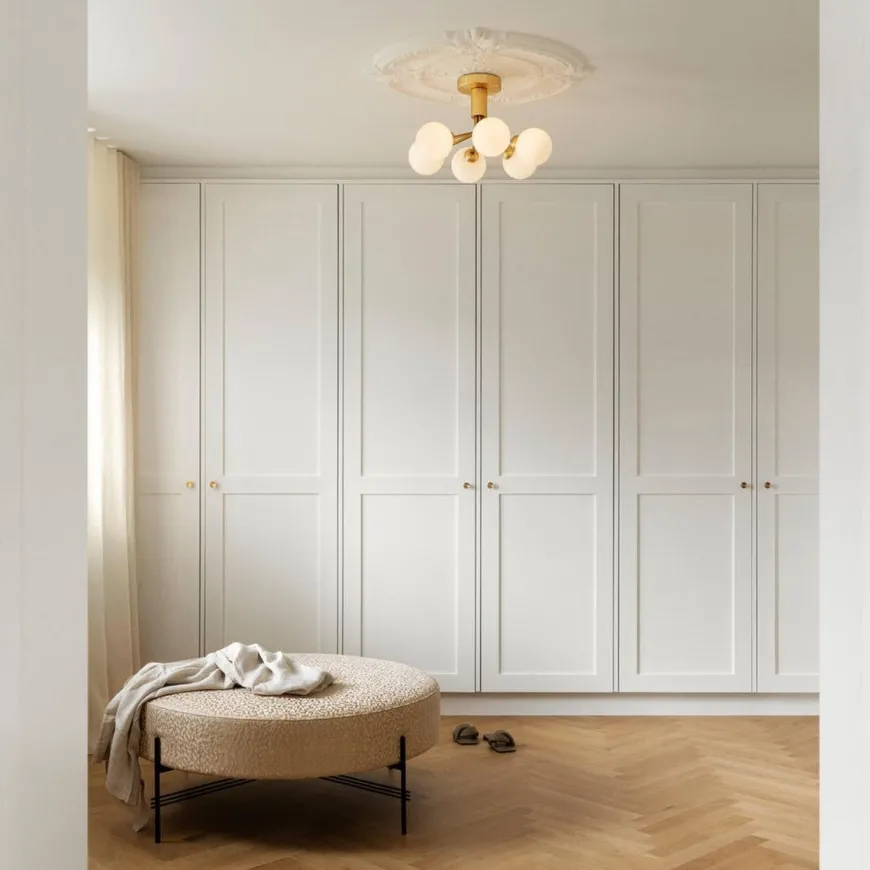 Nuura Apiales 6 taklampe børstet messing / opal glass