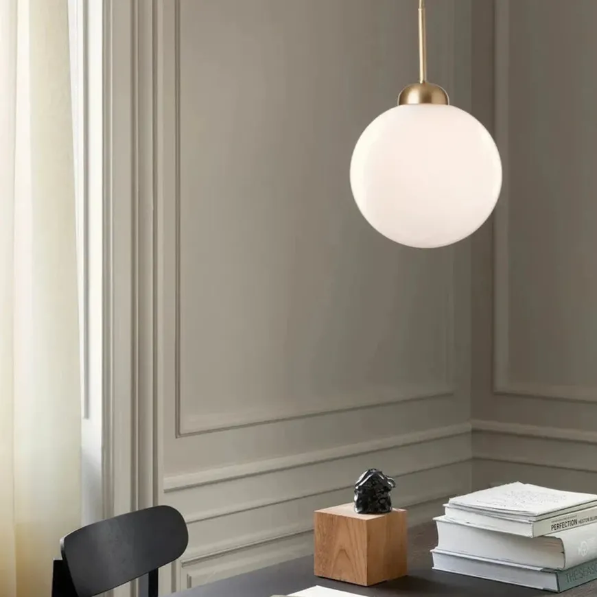 Nuura Apiales 1 taklampe - messing / opal