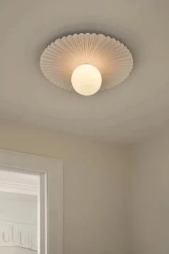 Nuura Liila Muuse vegglampe/taklampe - medium - Hvit / opal