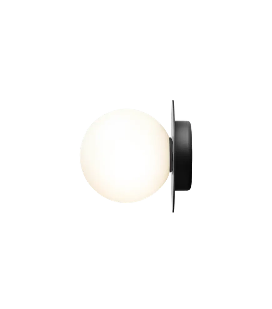 Nuura Liila 1 vegglampe/taklampe - medium - svart / opal glass