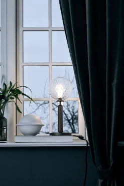 Nuura Miira bordlampe svart / optikk