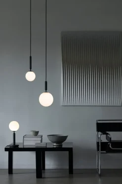 Nuura Miira bordlampe svart / opal