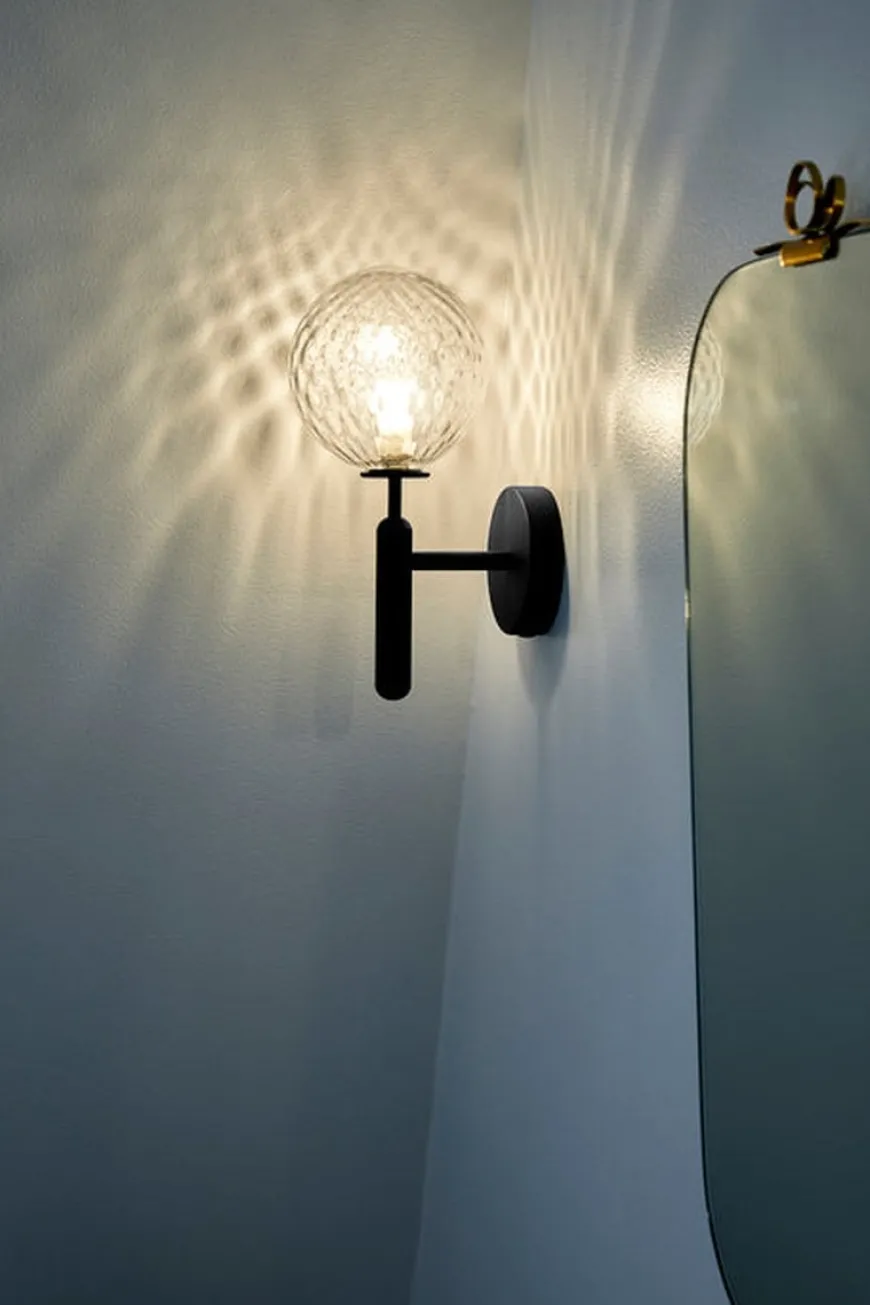 Nuura Miira vegglampe svart / optikk