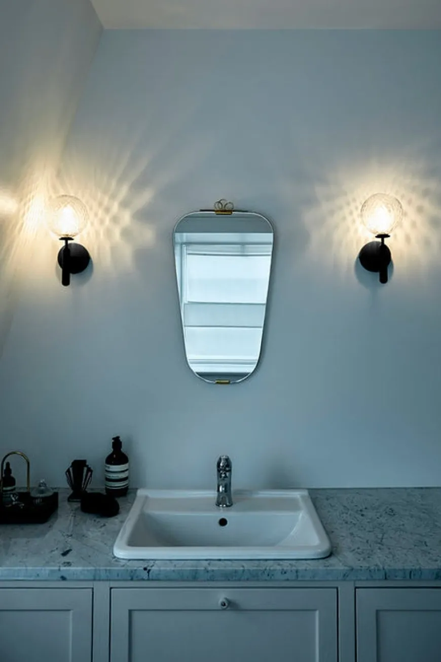 Nuura Miira vegglampe svart / optikk