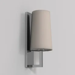 Riva 350 vegglampe IP44 med skjerm