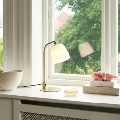 Room 49 bordlampe 40 cm - Opal/Antikk messing